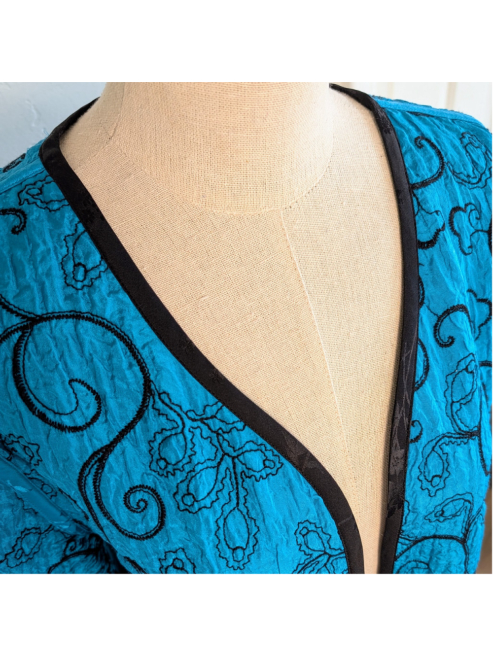 Chicos 100% Silk Embroidery Open Front Jacket Blue Black Floral Trim Art To Wear - Picture 5 of 14